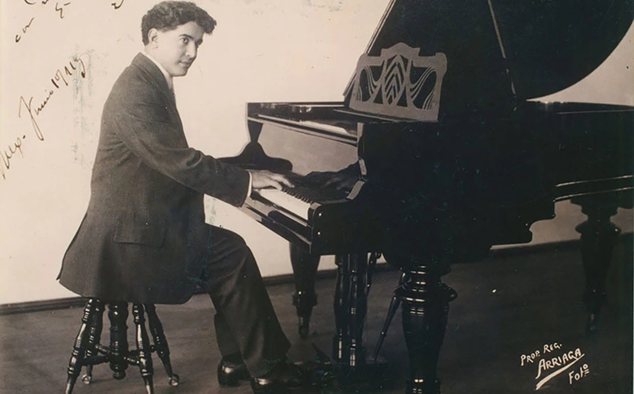 Manuel_M_Ponce-piano2-b.jpg