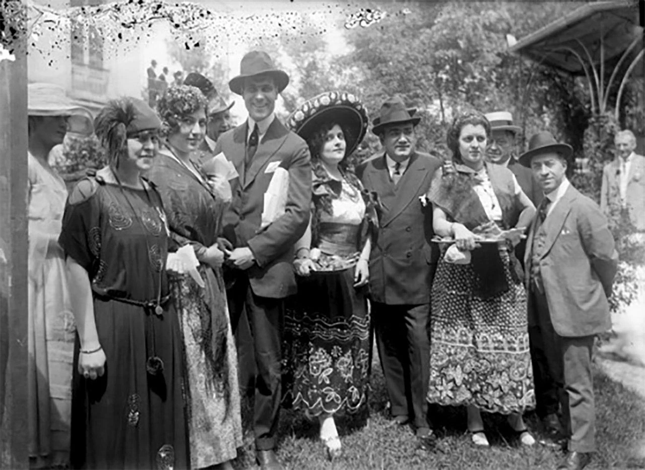 07_Caruso-fiesta-b.jpg