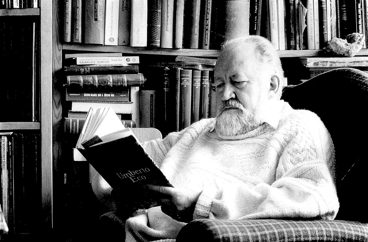 Ernesto_de_la_Peña_en_su_biblioteca-b.jpg