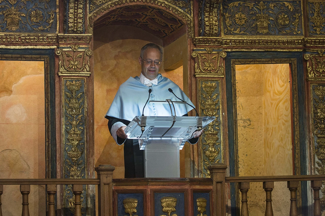 Laudatio de Georg Pichler.jpg Georg Pichler pronuncia la laudatio durante la ceremonia de investidura de Peter Handke el 24 de mayo de 2017 en la Universidad de Alcalá de Henares, España.