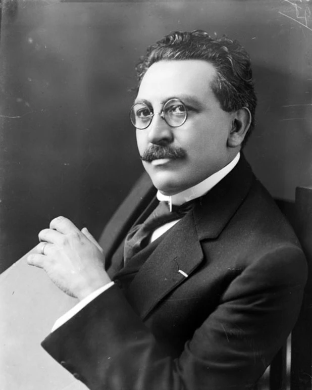 Enrique-Gonzlaez-Martinez-b.jpg