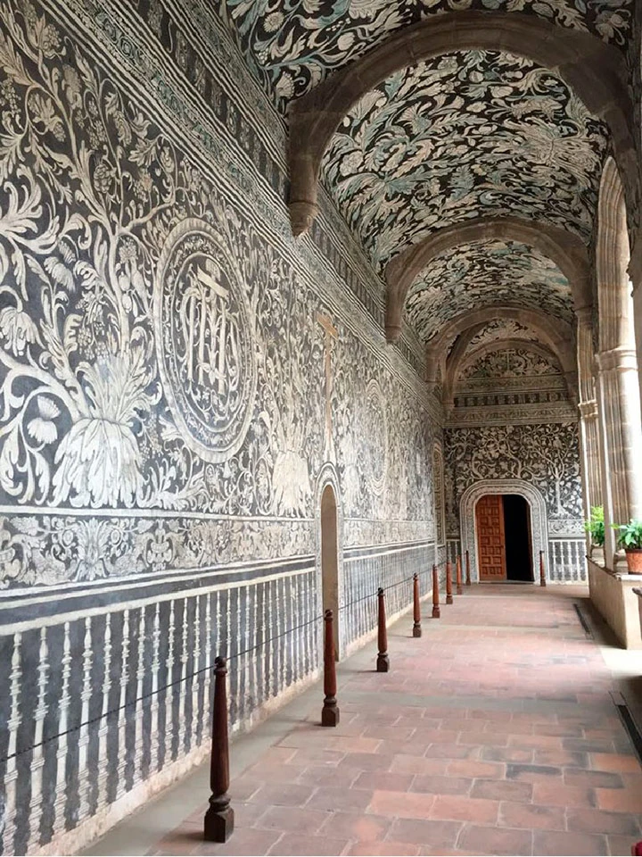 pasillo-claustro-b.jpg
