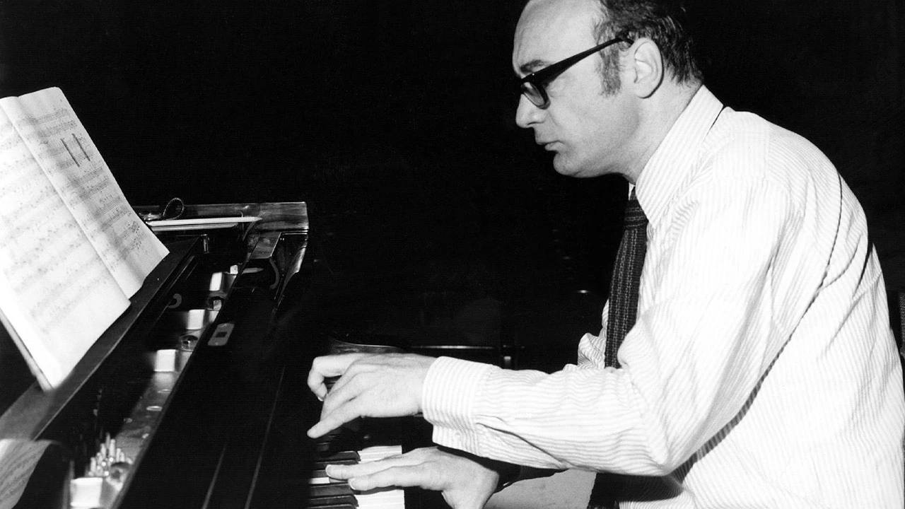 AlfredBrendel-tocando-1950-b