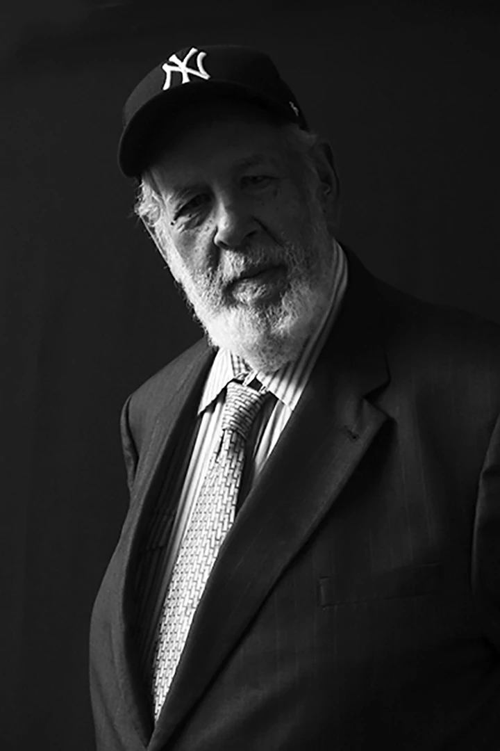 Roberto Fernández Iglesias: poeta y periodista, Panamá, 2015.