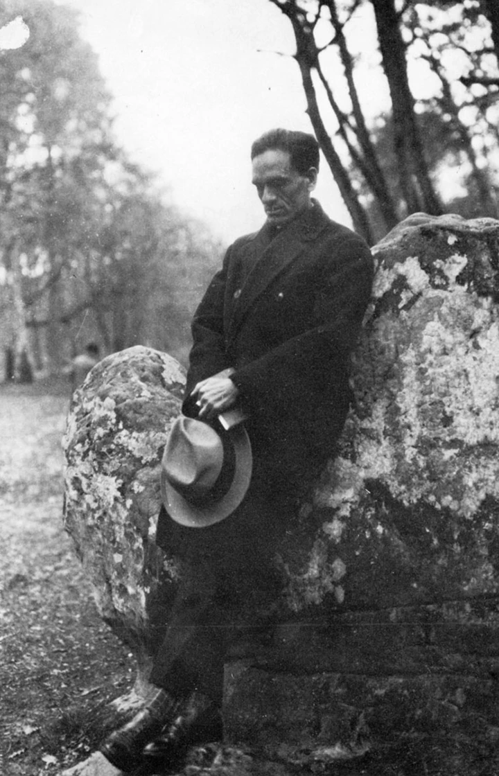 Vallejo-Fontainebleau-1926-b.jpg