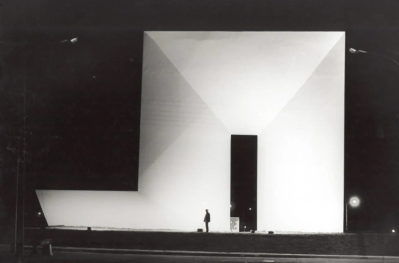 La_gran_puerta_y_laberinto-1969-b.jpg