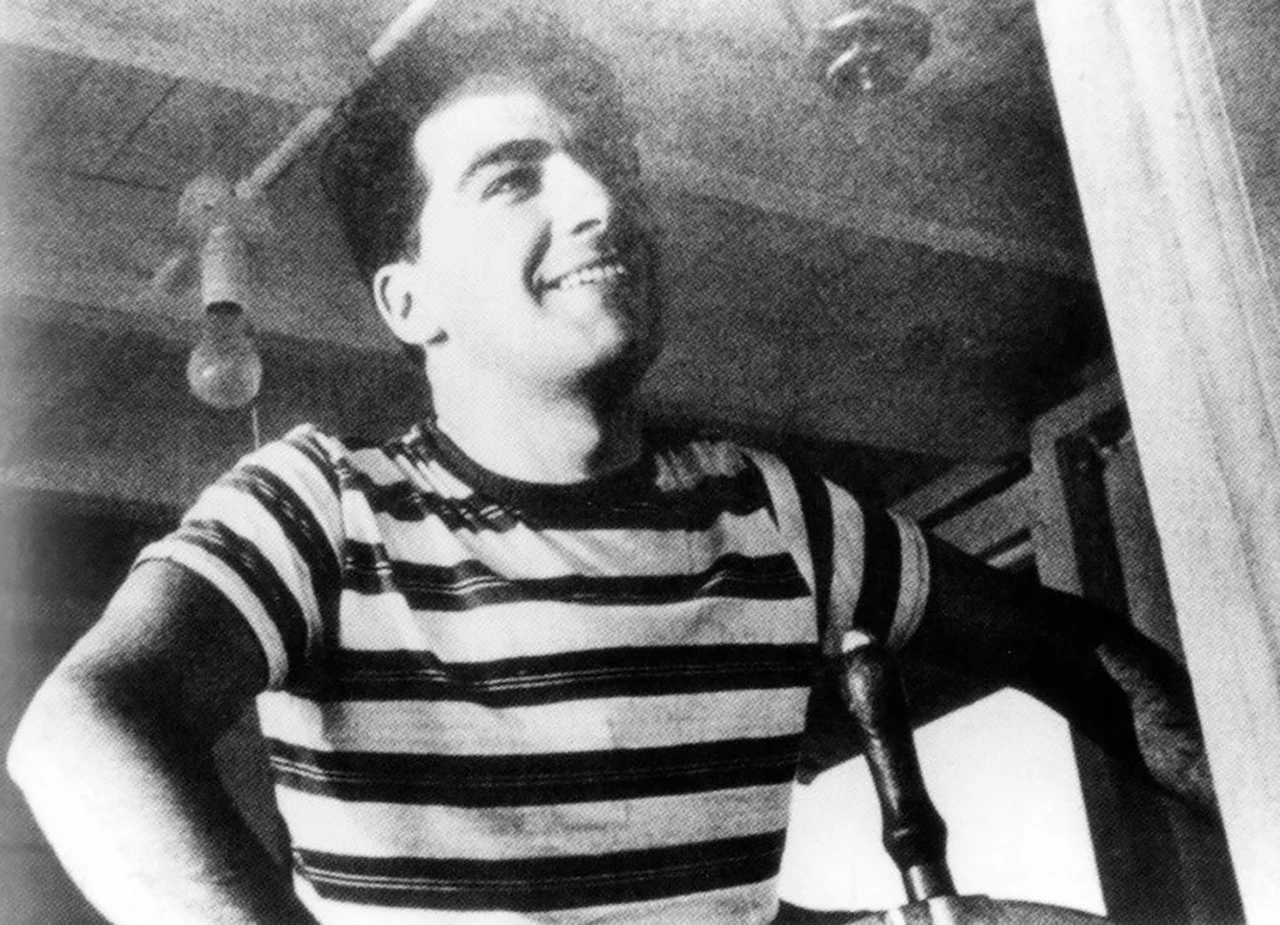 Alvaro-Mutis-joven-b.jpg