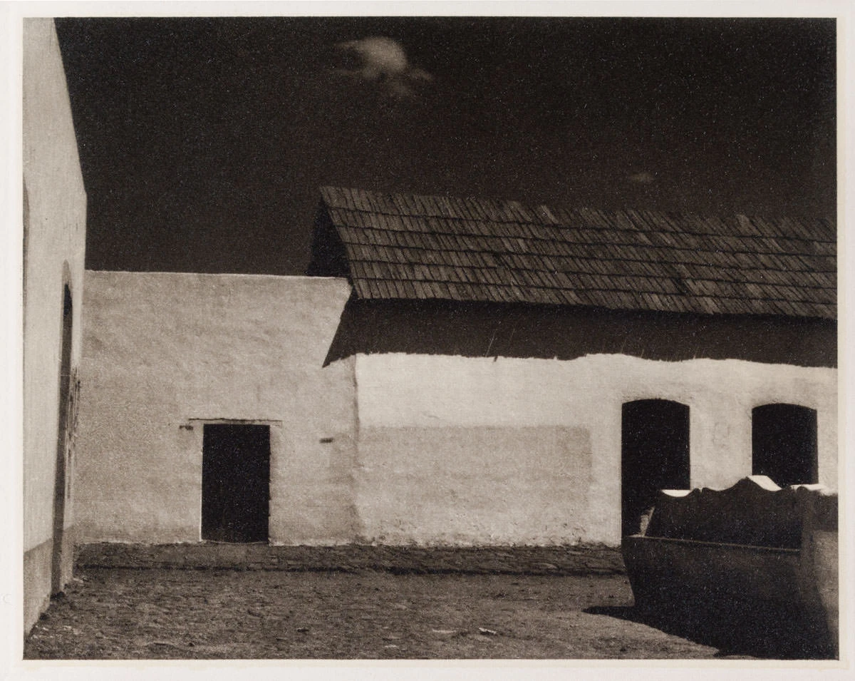 Paul Strand, Plaza, Puebla, 1933, colección Ricardo B. Salinas Pliego.jpg Paul Strand, Plaza, Puebla, 1933, colección Ricardo B. Salinas Pliego